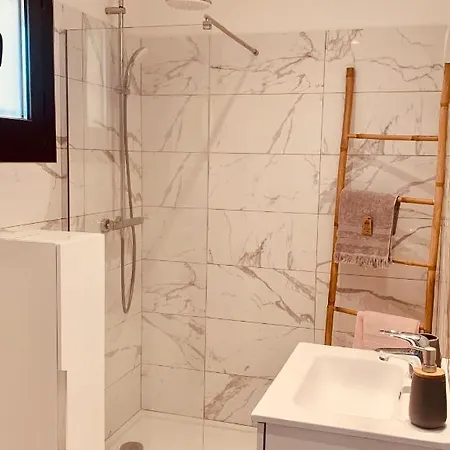 Les Collines Lägenhet